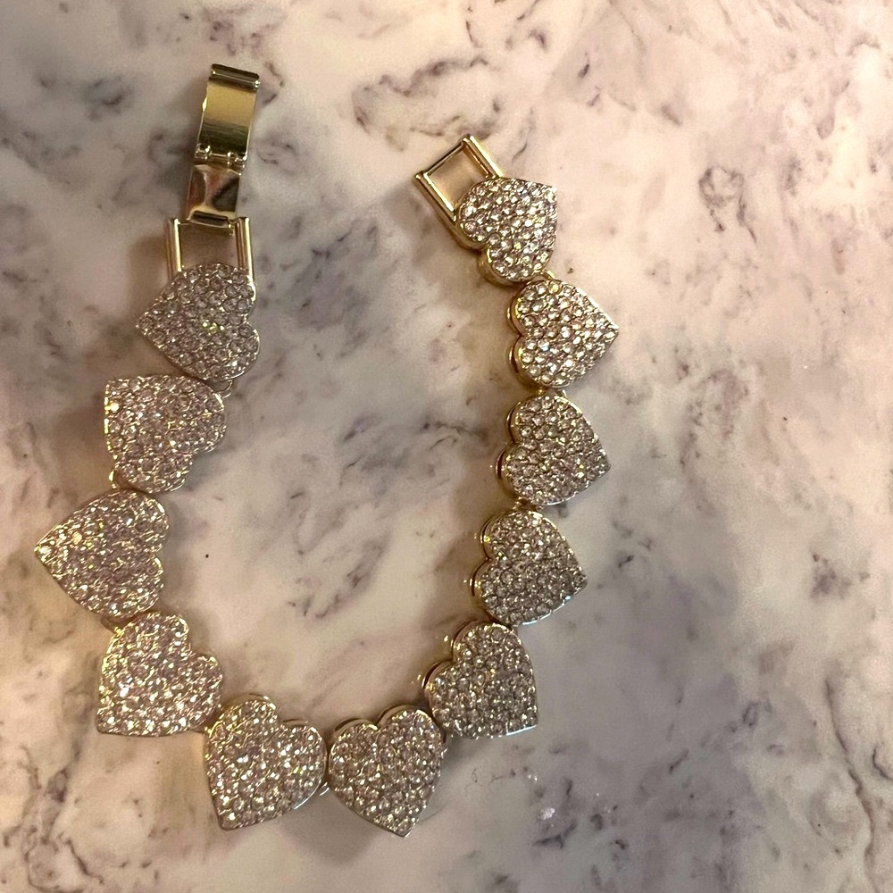 STUNNING   Crystal Heart Bracelet